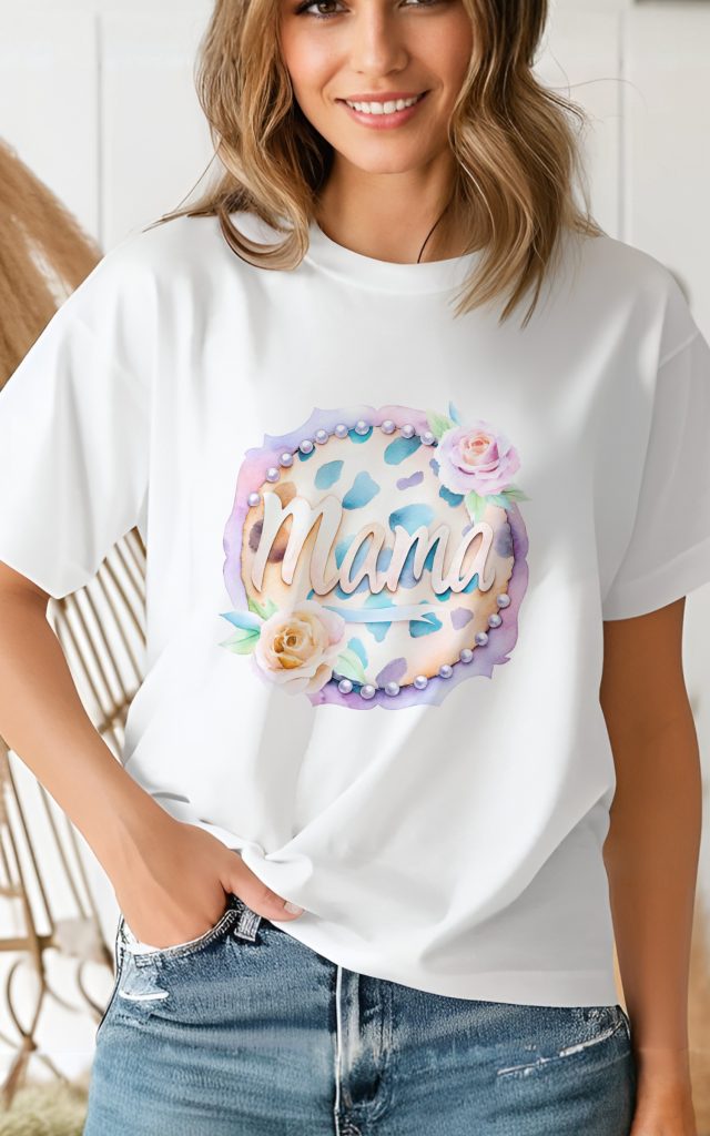 Elegant Mama t-shirt with floral details and leopard print.